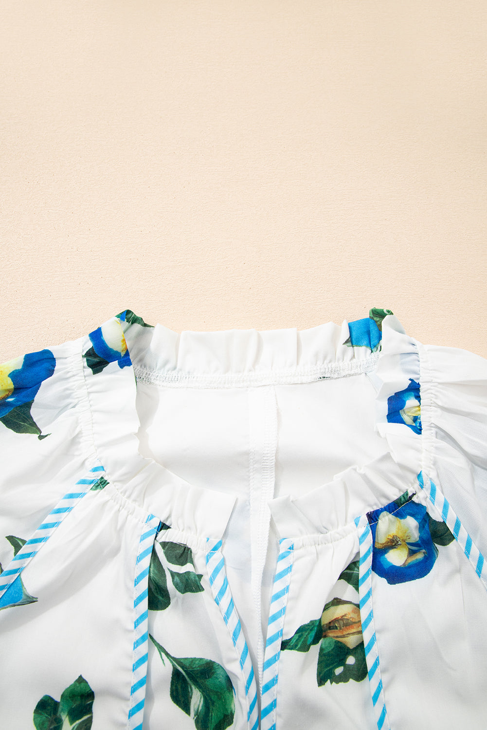 White Plus Size Floral Short Puff Sleeve Contrast Tie V Neck Dress